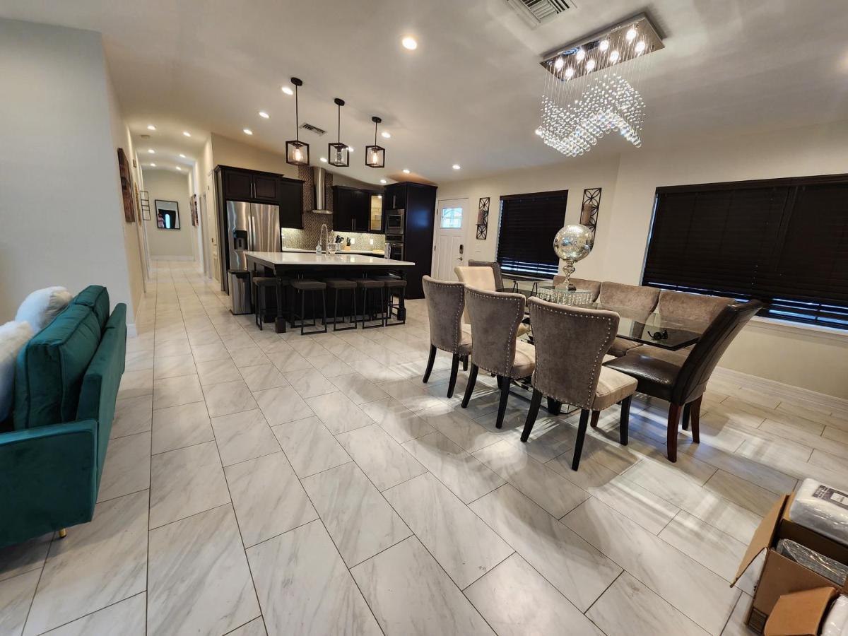 The Villa Orlando@College Park. Sleeps16 Экстерьер фото
