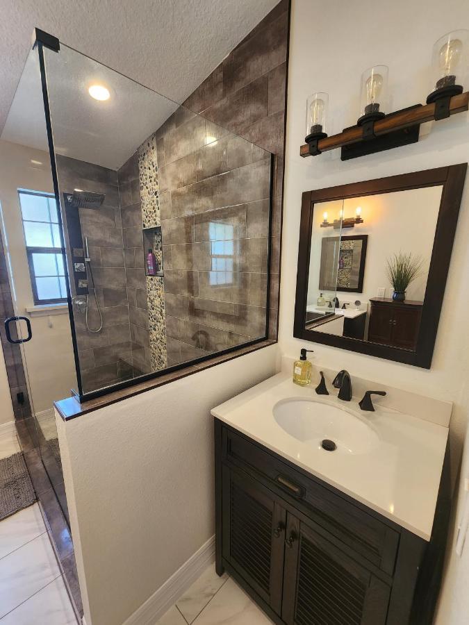 The Villa Orlando@College Park. Sleeps16 Экстерьер фото