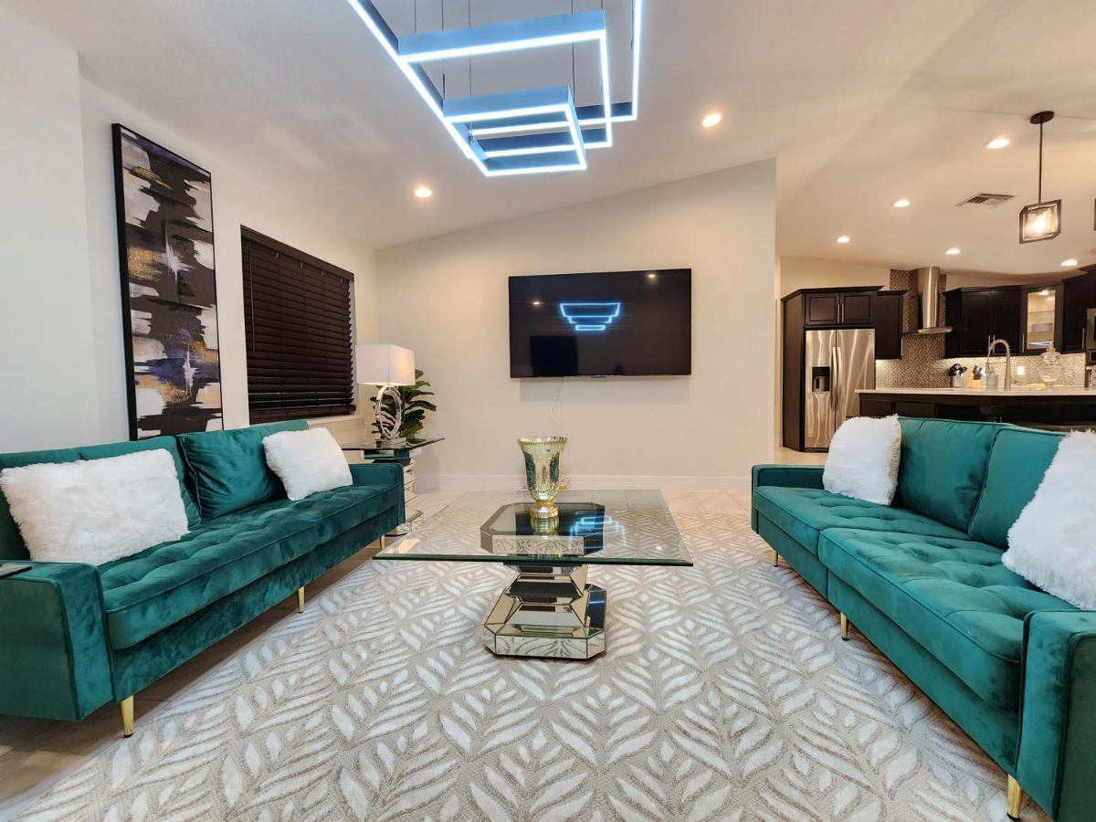 The Villa Orlando@College Park. Sleeps16 Экстерьер фото