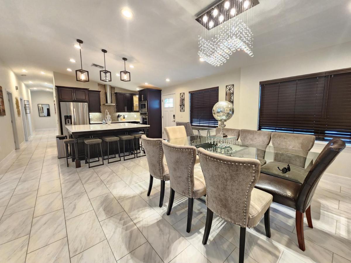 The Villa Orlando@College Park. Sleeps16 Экстерьер фото