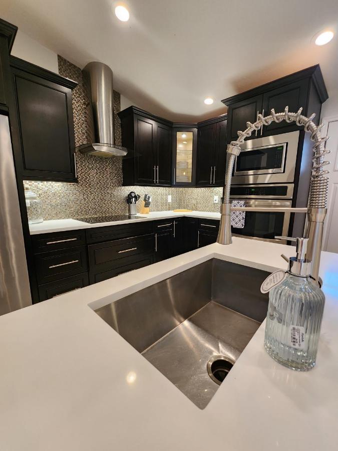 The Villa Orlando@College Park. Sleeps16 Экстерьер фото