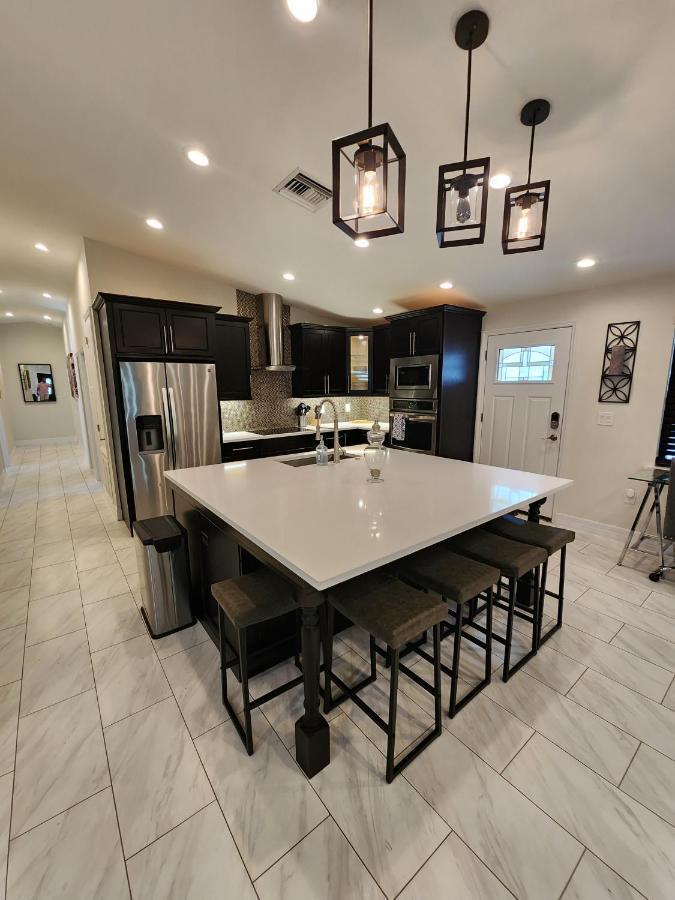 The Villa Orlando@College Park. Sleeps16 Экстерьер фото