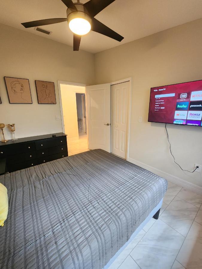 The Villa Orlando@College Park. Sleeps16 Экстерьер фото