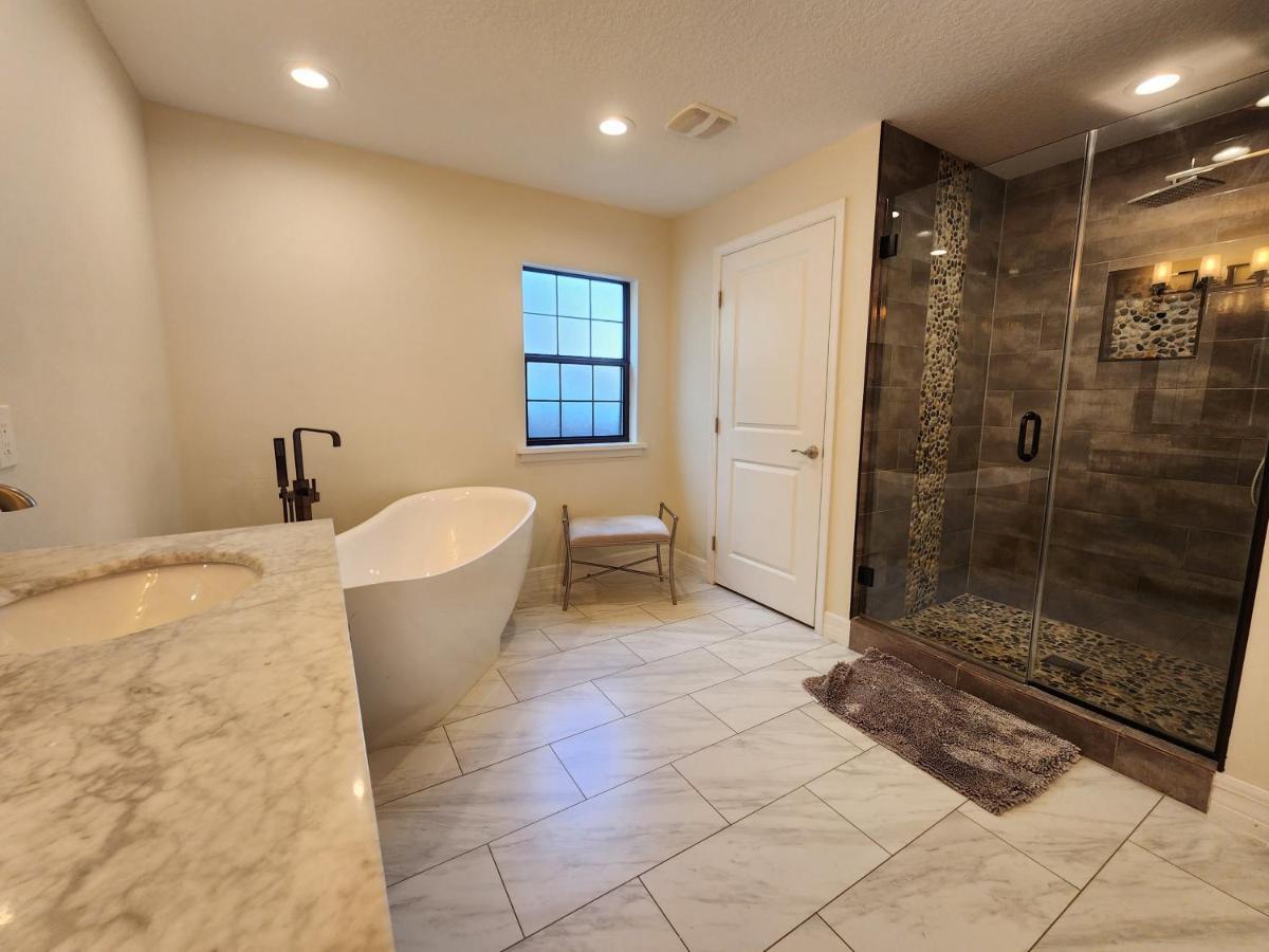 The Villa Orlando@College Park. Sleeps16 Экстерьер фото