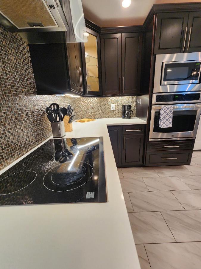 The Villa Orlando@College Park. Sleeps16 Экстерьер фото