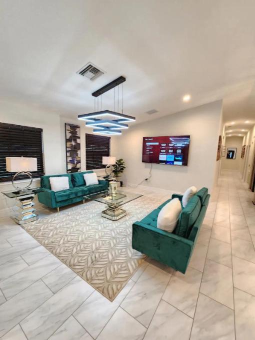 The Villa Orlando@College Park. Sleeps16 Экстерьер фото